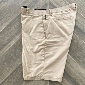 Old Navy Ultimate Tech short, slim